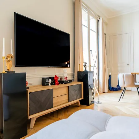 Luxe Arc De Triomphe Apartment Paris